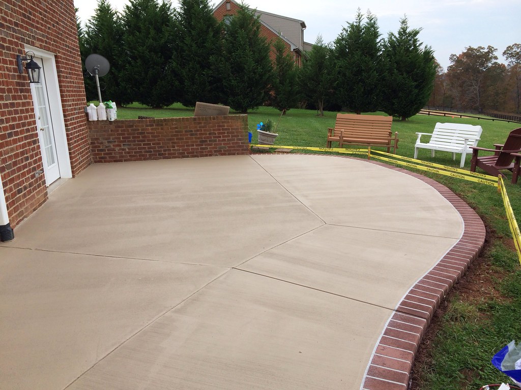 brown-concrete-patio-with-brick-in-fayetteville-nc